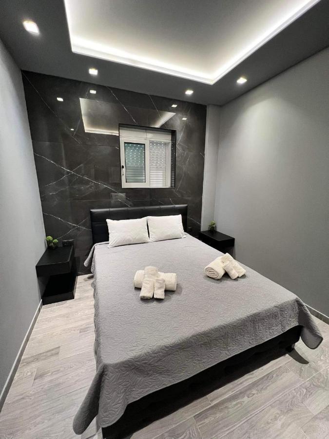 Luxury Black And White Interior Apartments Kalamata Ngoại thất bức ảnh