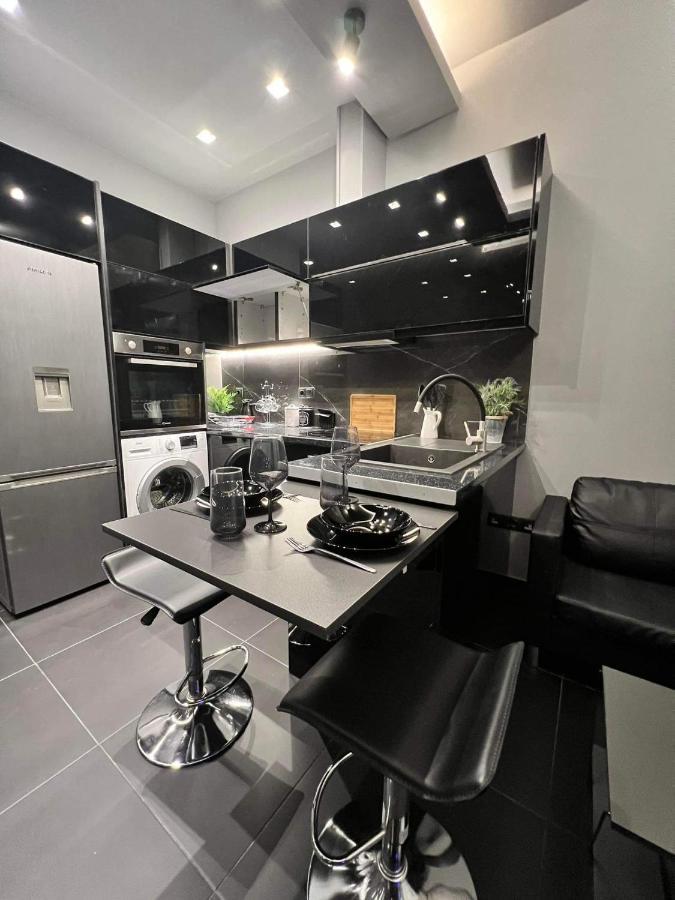 Luxury Black And White Interior Apartments Kalamata Ngoại thất bức ảnh